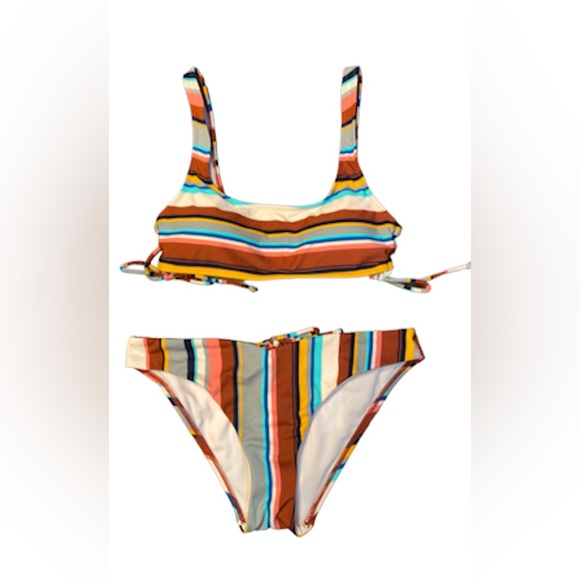 No Boundaries: Bikini - Picture 6 of 9